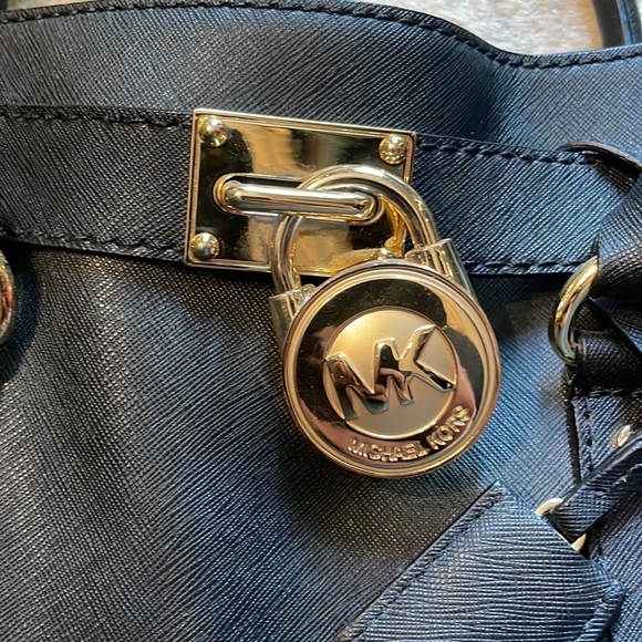 Michael Kors black Hamilton handbag. - Picture 2 of 8